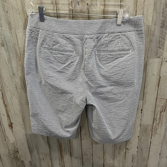 Ann Taylor Blue Seersucker Kate Boardwalk Bermuda Shorts Women’s Size 8 - Picture 4 of 9